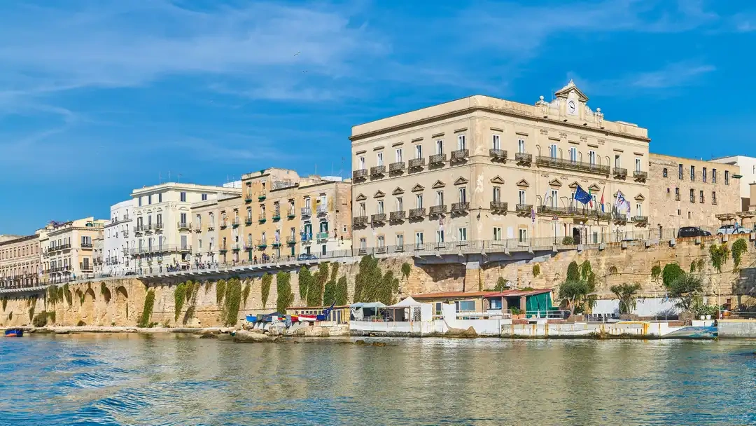 Taranto – færgehavn og rejsemålsguide