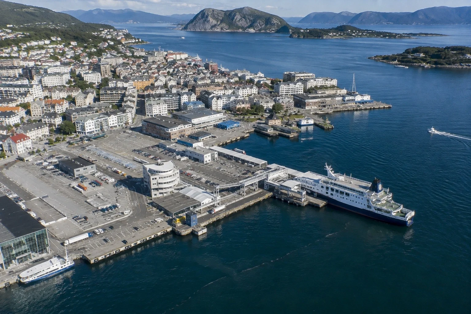 Ålesund – færgehavn og rejsemålsguide