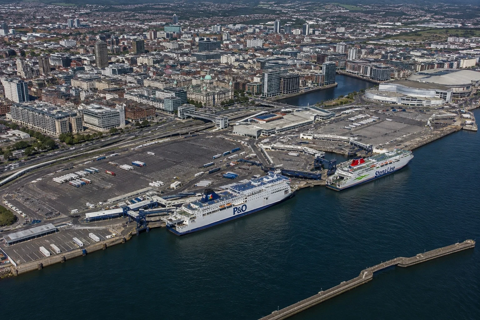 Belfast – færgehavn og rejsemålsguide