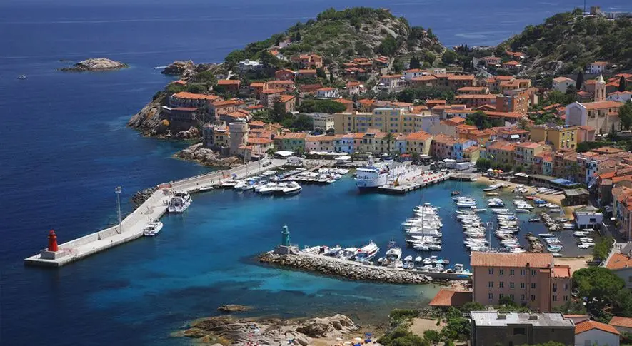 Færgerejse og havneinformation for Porto Santo Stefano–Giglio
