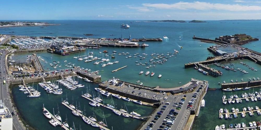 Færgerejse og havneinformation for Jersey–Guernsey