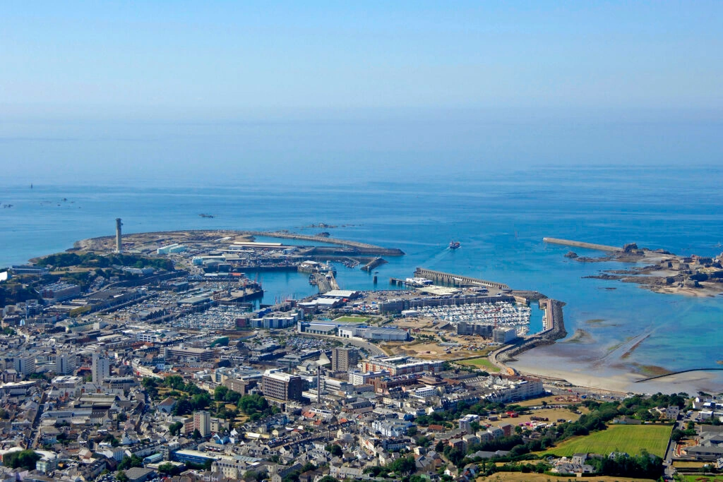 Færgerejse og havneinformation for Jersey–Guernsey