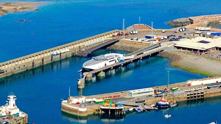 Færgerejse og havneinformation for Portsmouth–Jersey