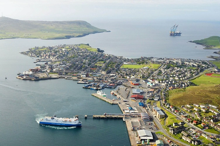 Færgerejse og havneinformation for Aberdeen–Lerwick