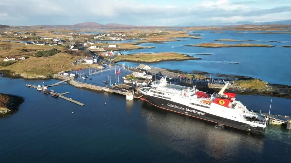 Færgerejse og havneinformation for Uig–Lochmaddy