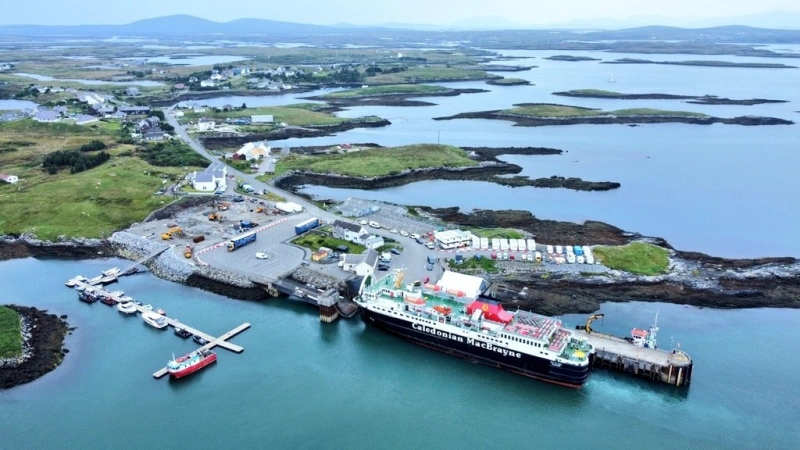 Færgerejse og havneinformation for Uig–Lochmaddy