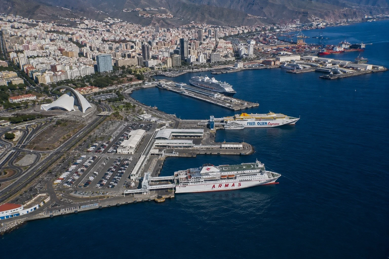 Færgerejse og havneinformation for Cádiz–Santa Cruz de Tenerife