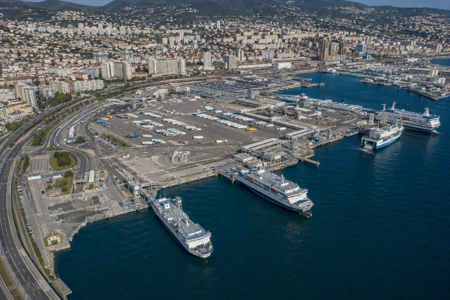 Færgerejse og havneinformation for Toulon–Propriano