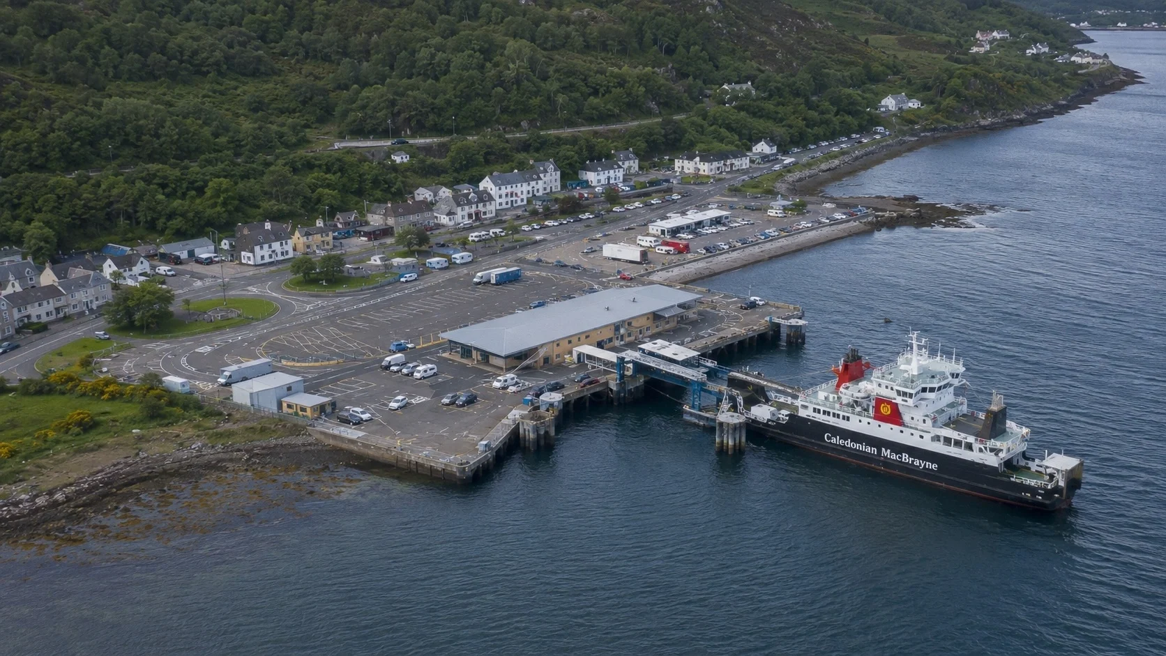 Færgerejse og havneinformation for Ullapool–Stornoway